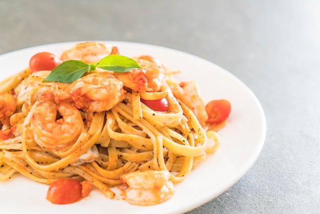 spaghetti with shrimps