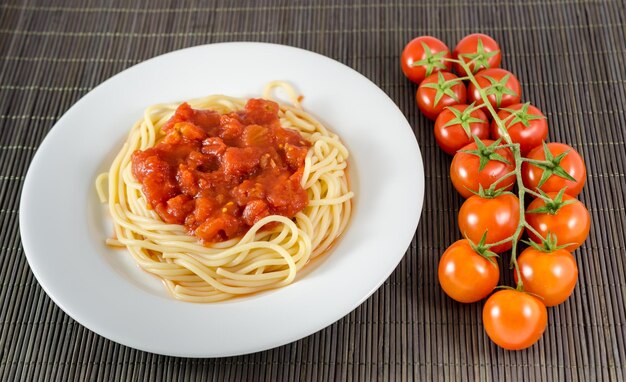 Photo spaghetti with tomato sauce pasta