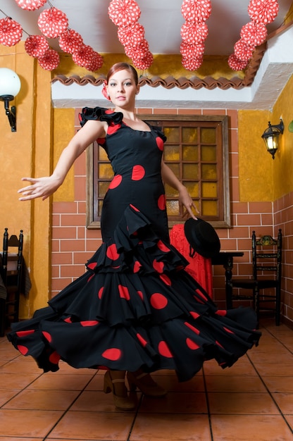 Photo spanish flamenco dancers during the seville fair dancing sevillanas