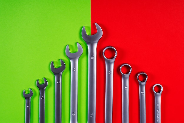 Photo spanners on red and green