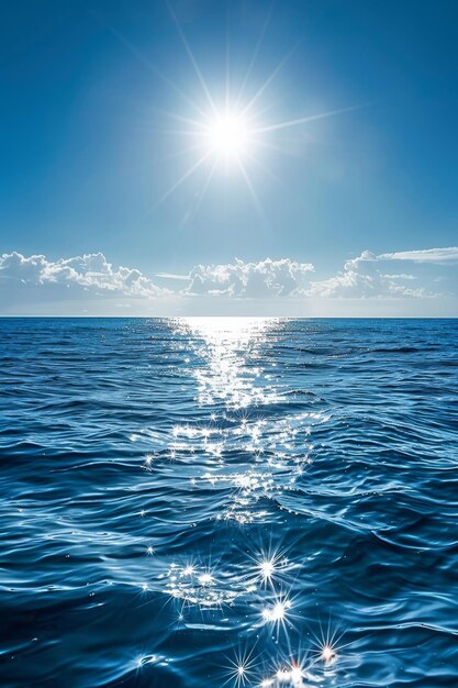 Photo the sparkling ocean surface clear sky and energizing morning are illuminated by the sun rays