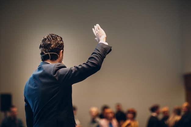 Speaker on stage in business conference.