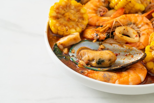 spicy barbecue seafood shrimps sqiud mussel