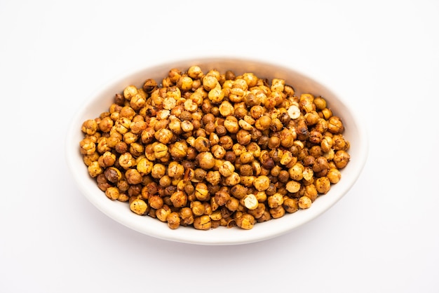 Spicy crispy roasted or fried chickpeas or futana with paprika