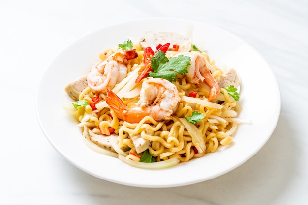 spicy instant noodles salad with shrimps