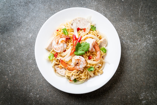 spicy instant noodles salad with shrimps