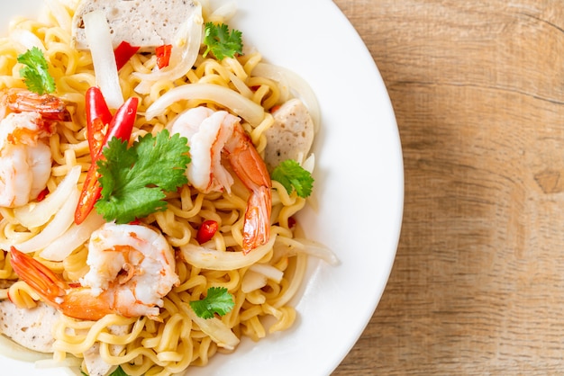 spicy instant noodles salad with shrimps