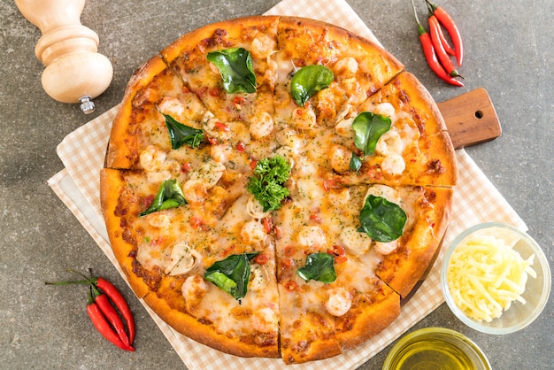 spicy shrimp (Tom Yum) pizza