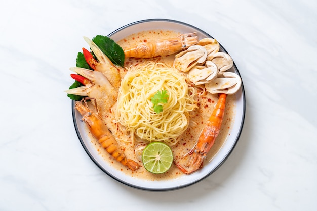 spicy shrimps spaghetti pasta (Tom Yum Goong)