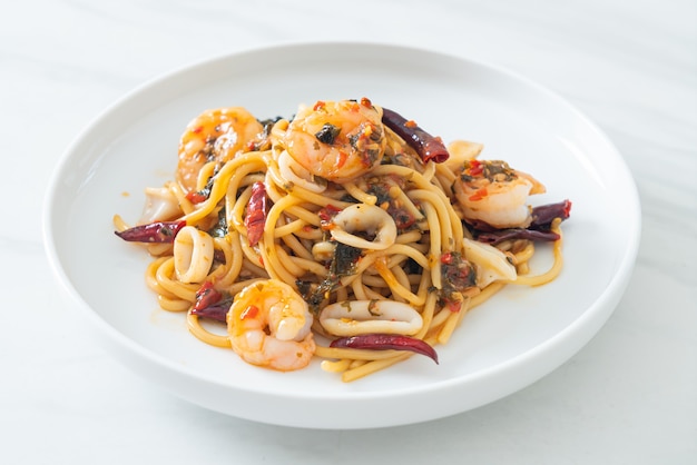 spicy spaghetti seafood - Stir fried spaghetti with shrimps, squid and chilli