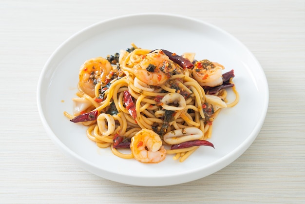 spicy spaghetti seafood - Stir fried spaghetti with shrimps, squid and chilli