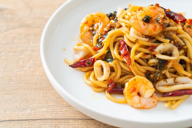 spicy spaghetti seafood - Stir fried spaghetti with shrimps, squid and chilli