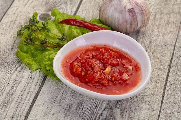 Spicy tomato and garlic sauce