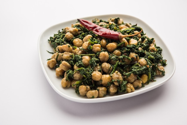 Spinach chickpea Dry Curry / Palak chana Sukhi masala sabzi