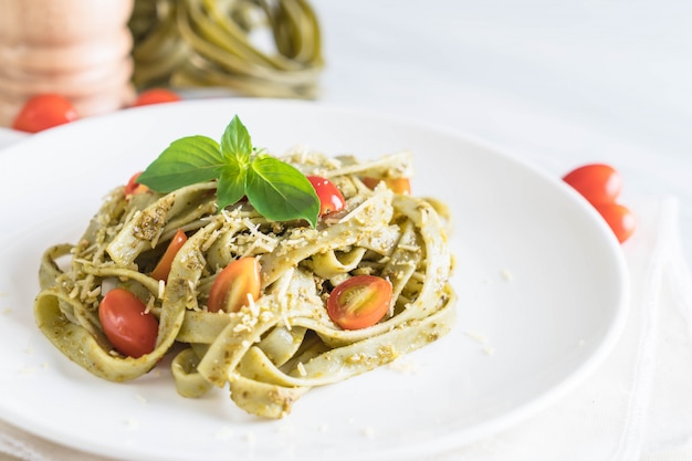 spinach fettuccine with tomatoes