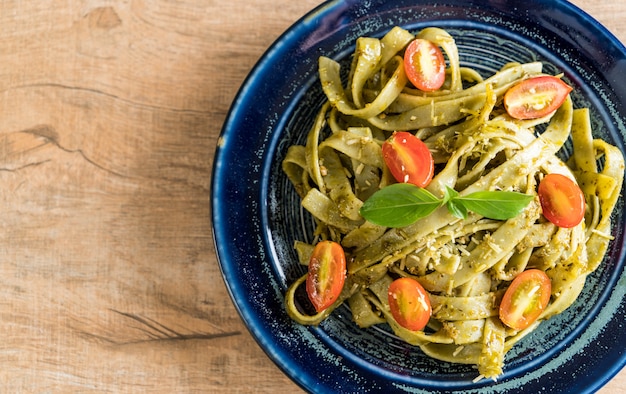 spinach fettuccine with tomatoes