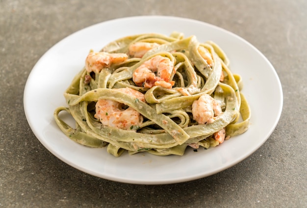 spinach fettuccini pasta with shrimp