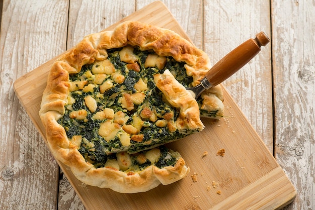 Spinach pie with smoked scamorza cheese