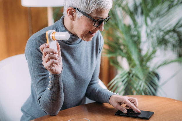 Photo spirometry using digital spirometer with smart phone app testing lungs