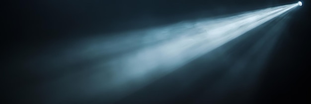 Photo spotlight beam cutting through smoke on a dark background a single spotlight beam cuts throug