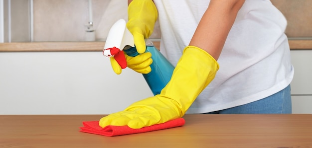 Spray for cleaning surfaces in female hands