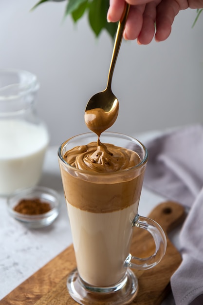 Spreading foam on a dalgon coffee spoon