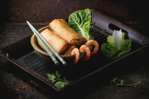 Photo spring rolls with vegetables and shrimps