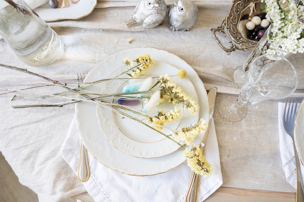 Spring table setting in light colors.