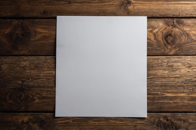 Photo a square piece of paper on a wooden table