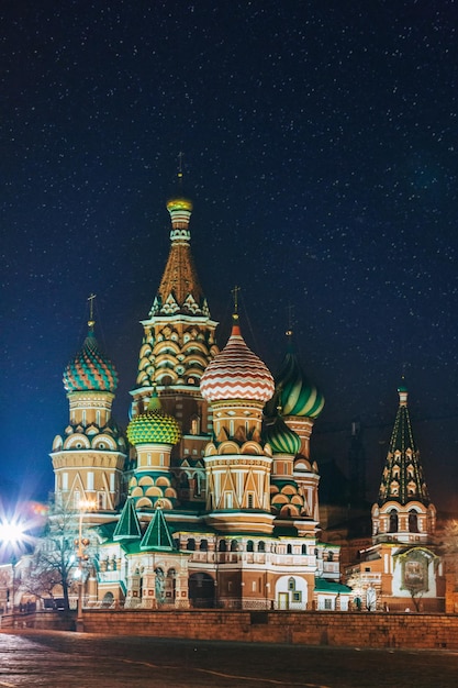 St basils cathedral on red square in moscow at night