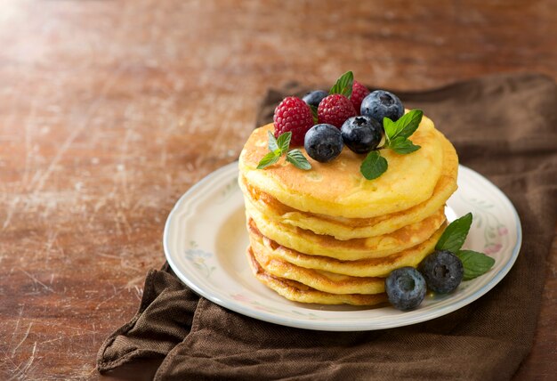 Stack of pancakes with fresh berries, close-up.