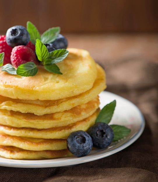 Stack of pancakes with fresh berries, close-up.