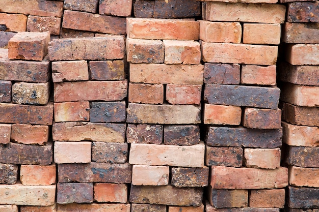 Photo a stack of red clay bricks