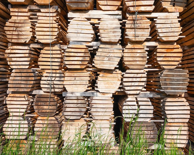 Photo stack of wooden boards at the lumber yard