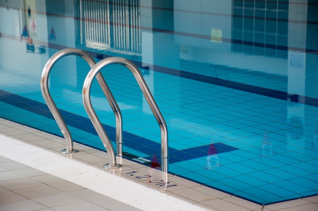 Stainless steel Stairs down to the pool