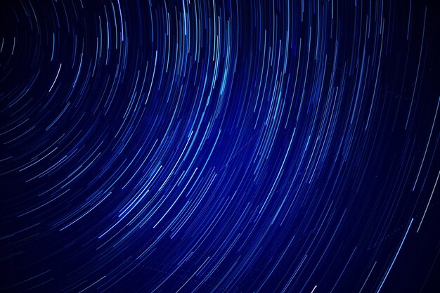 Photo startrails in night sky