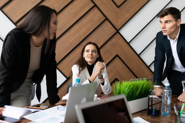 Startup accountants discuss company affairs at a round table