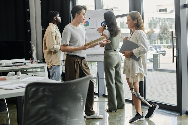 Photo startup team discusses strategy in modern office