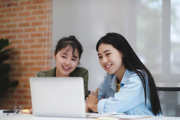 Startup Young asian female students reading books with friends to prepare for exams