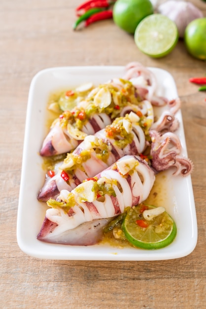 Steamed Squids with Spicy Chili and Lemon Sauce