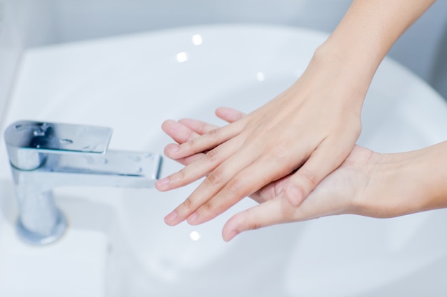 Step for hand washing instruction are according to international standards