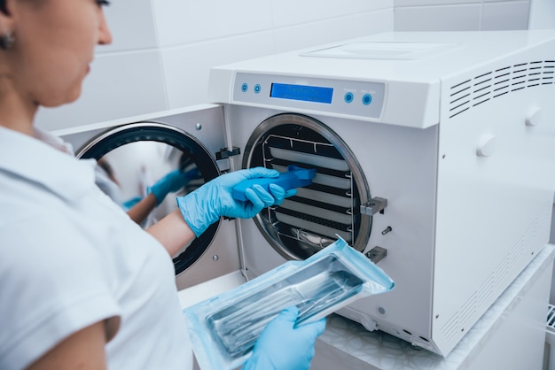 Sterilizing medical instruments in autoclave