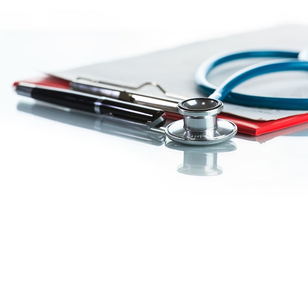 Photo stethoscope with red medical clipboard