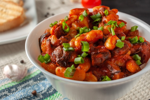 Stewed white beans with mushrooms and tomatoes