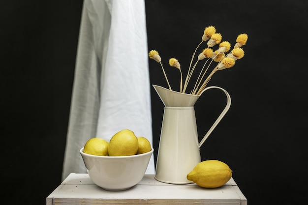 Photo a still life with clear or white objects