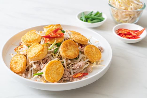 stir-fried bean sprout, egg tofu and minced pork