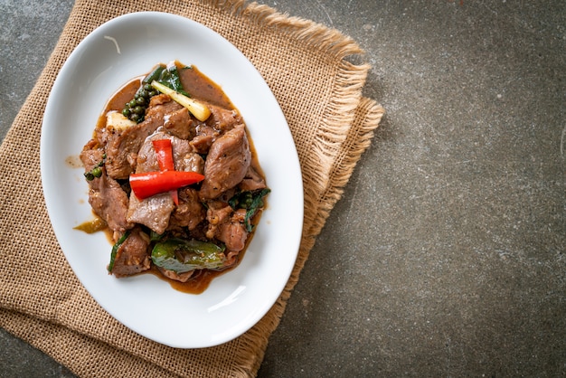 Stir-Fried Black Pepper with Duck