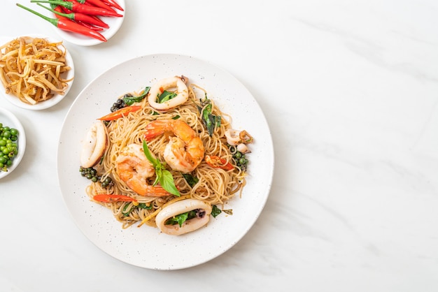 stir-fried Chinese noodle with basil, chilli, shrimps and squid - Asian food style