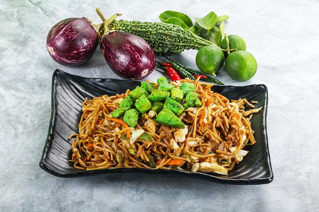 Photo stir fried noodles with chicken