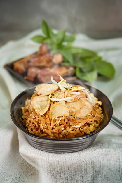 Stir fried noodles with pork